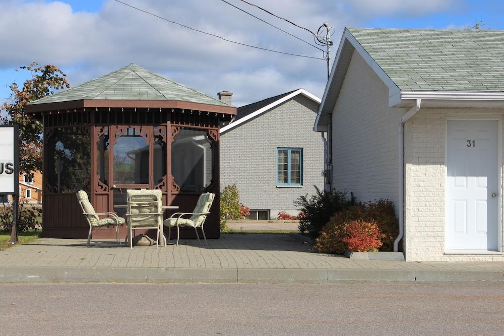 Motel Quatre Saisons Forestville Luaran gambar