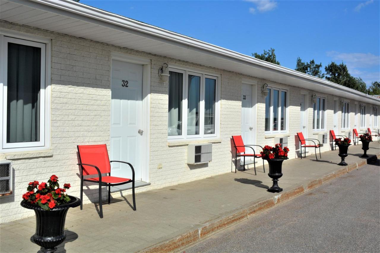 Motel Quatre Saisons Forestville Luaran gambar